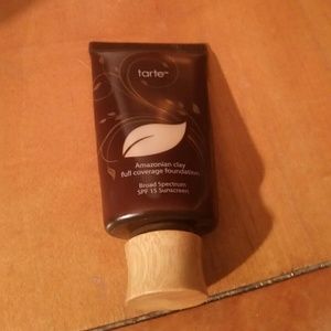 TARTE AMAZONIAN CLAY FOUNDATION shade light nutura